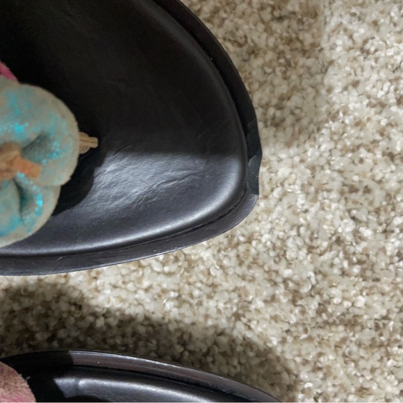 NWOT Donald J. Pliner Black Sandals With Colorful Floral Details - Picture 6 of 10